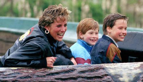 ”Harry are probleme în mod constant la şcoală! William îl potopește pe frate-su!" Scrisorile în care prinţesa Diana vorbea despre copiii săi arată adevărata față a "Reginei inimilor"