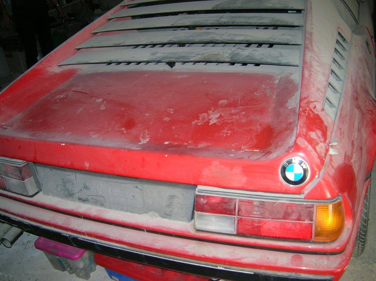 Un BMW M1 gasit intr-un garaj dupa 35 de ani