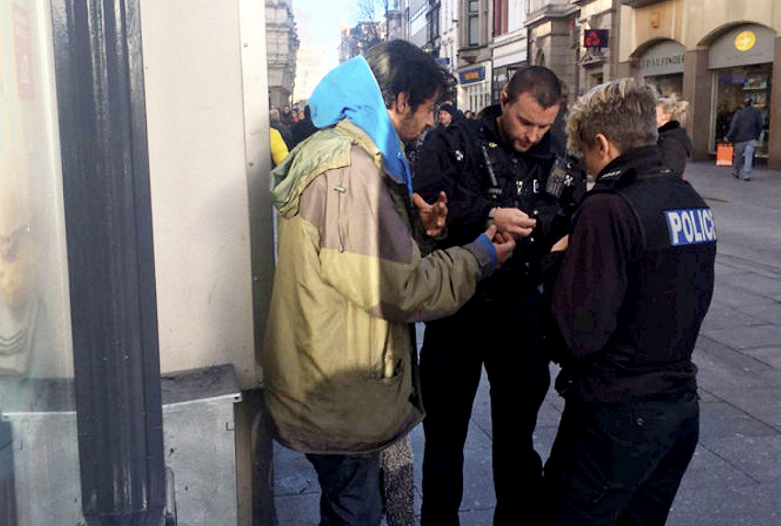 Un cerșetor a primit un bănuț de la un trecător, dar a devenit imediat milionar!