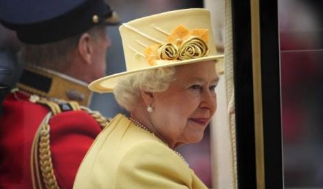 Cea mai longevivă suverană, pe post de infractor: ”La naiba, Majestate!" Regina Elizabeth a II-a, ”cât pe ce” să fie împuşcată de un gardian