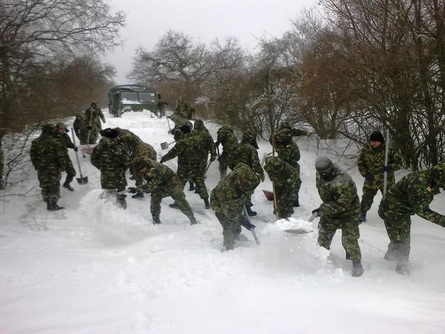 COD ROŞU &icirc;n Rom&acirc;nia! Armata intervine de urgenţă &icirc;n mai multe zone: peste 2.600 de militari sunt pregătiţi