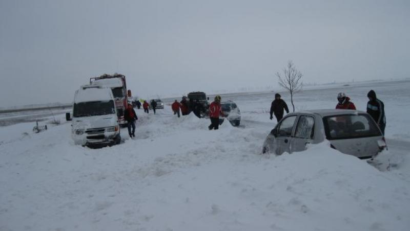 Ce măsuri trebuie să luați în cazul în care viscolul vă surprinde în mașină! Ghidul oferit de Inspectoratul pentru Situații de Urgență