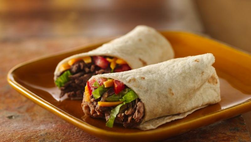 Burrito gustos pentru orice pofticios! Cum faci minunea asta mexicană, chiar la tine acasă! E gata în câteva minute