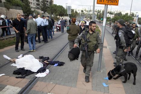 Atac terorist la Ierusalim: Un camion a intrat într-un grup de pietoni!