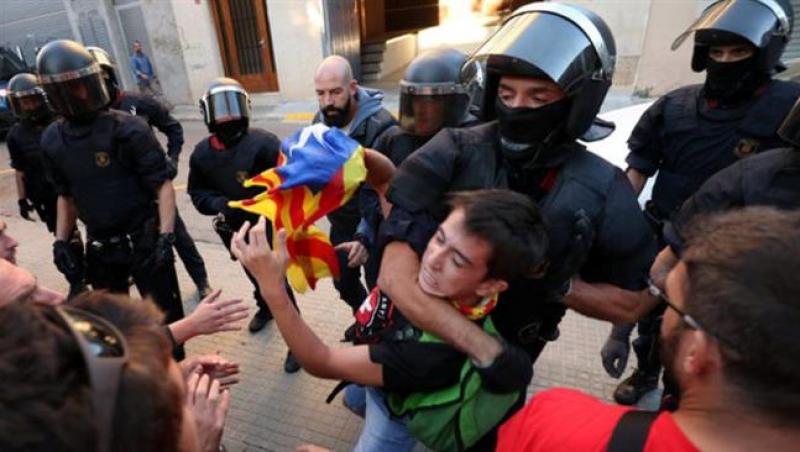 Peste 460 de răniți în confruntările cu poliția spaniolă, anunță primarul Barcelonei ! Catalanii se pronunţă  asupra independenţei regiunii lor! Catalunya a devenit 