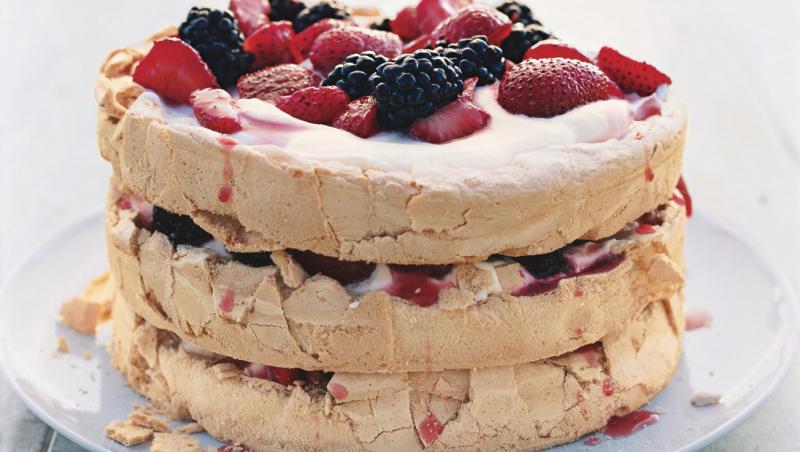 Prăjitura Pavlova, un desert fabulos și deloc complicat! Pe vremuri, se pregătea în bucătăriile regale!