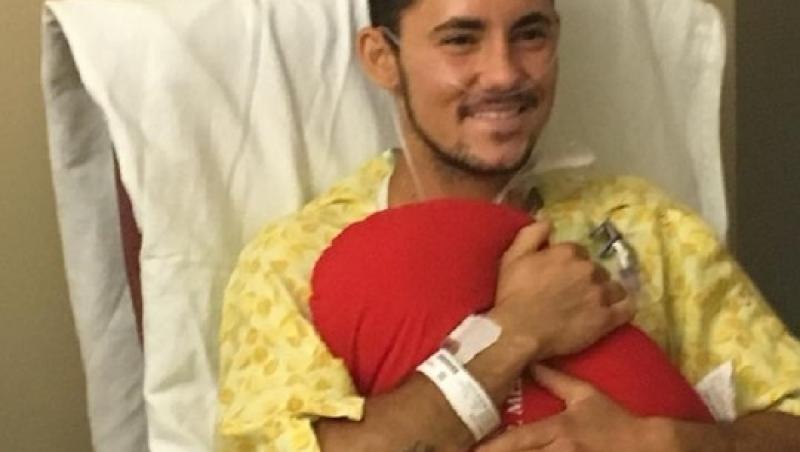 Românul împușcat în atacul din Las Vegas a ieşit de la Terapie Intensivă. Primele imagini cu tânărul care a învins moartea: 