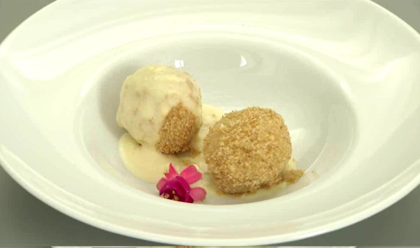 Gomboți cu prune și sos de vanilie