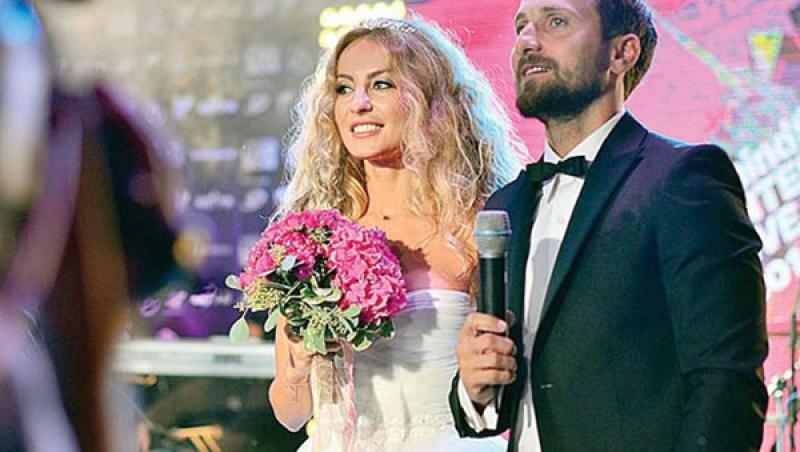 Vor bate sau nu clopotele de nuntă la ”Neatza”? Cerere în căsătorie, în direct! Dani Oţil, către Flavia Mihăşan: 