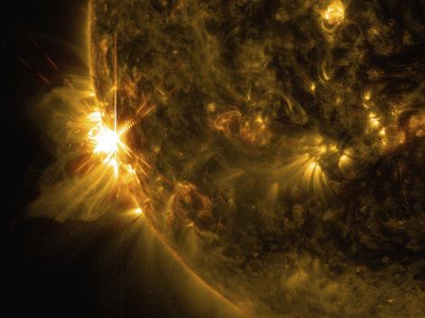 Teorii îngrijorătoare despre Soare. Dacă va dispărea câmpul magnetic al planetei noastre, nu vom mai avea electricitate