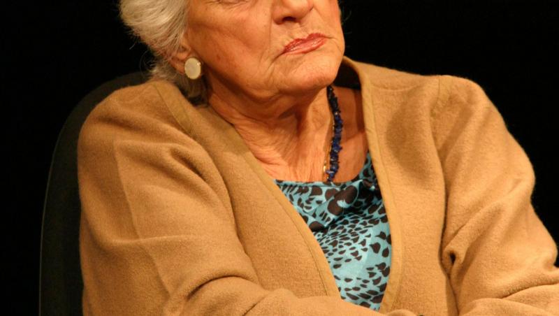 Inegalabila Olga Tudorache, doamna de aur a teatrului românesc, la 88 de ani ”Actoria este o meserie grea, care te uzează. Oricine poate să bage degetul în ficatul tău, în inima ta, în viaţa ta!”