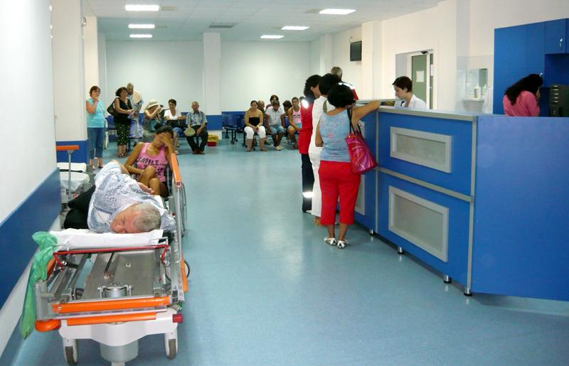 Dialog halucinant &icirc;ntr-un spital din Rom&acirc;nia: &rdquo;- Fată, tu nu trebuia să intri la mine, pe fișă scrie alt doctor. Uite și te certam degeaba! Tu veniși cu pile?&rdquo;
