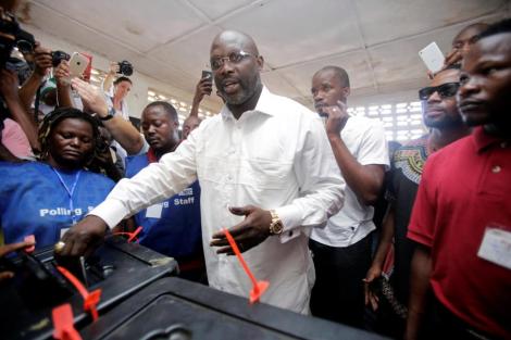 Fostul star al Milanului și deținător al Balonului de Aur, George Weah, aproape de a fi ales președinte al Liberiei