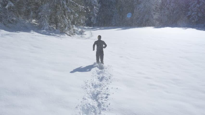 Un v&acirc;nător mergea liniștit atunci c&acirc;nd a dat peste cel mai bizar lucru din lume! Filmarea a pus tot internetul pe jar! Autoritățile au luat imediat măsuri!