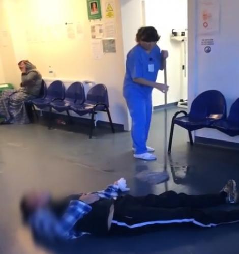 Imagini scandaloase surprinse pe holul Spitalului Judeţean Tulcea! Un tânăr bolnav a trecut printr-o umilință cruntă