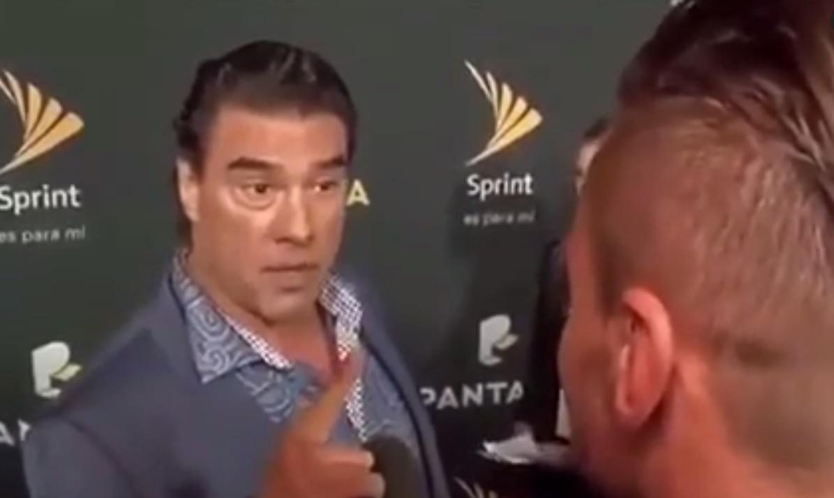 Așa ceva doar &icirc;n filme vezi! Un actor bate un reporter &icirc;n fața camerelor de filmat