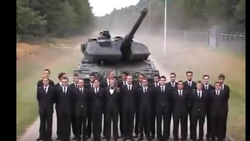 22 de nebuni s-au pus în fața unui tanc de 60 de tone pentru a-i verifica frânele. „S-a oprit la timp. Dar dacă nu se oprea?”
