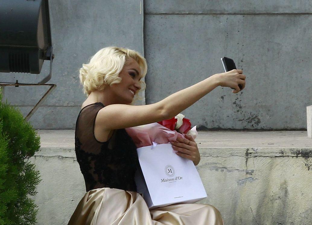 Maria Constantin are un nou iubit? Blonda a recunoscut: &bdquo;&Icirc;ntr-o relație cu un om simplu,.. Eu &icirc;i ofer totul bărbatului iubit&rdquo;