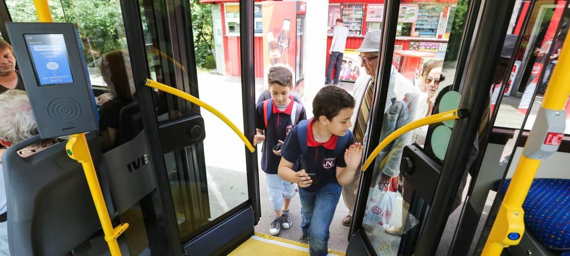 Transport &icirc;n comun gratuit pentru elevii din Ploieşti. Oare și alte orașe vor prelua exemplul?