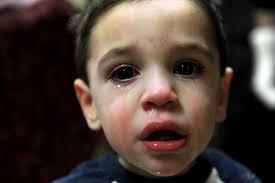 Angajații de la Protecția Copilului au fost șocați de rănile pe care le avea un micuț de la un centru de plasament. Băiețelul s-a jucat cu diluant