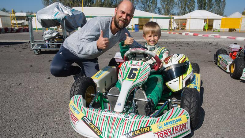 Fiul lui Cosmin Seleşi a participat la Campionatul Naţional de Karting. Prezentatorul Antenei 1 a fost foarte emoţionat: 