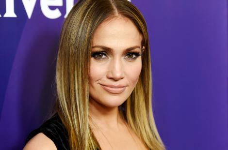 FOTO! Așa ceva nu există, spun fanii! Jennifer Lopez s-a pozat nemachiată la 48 de ani!