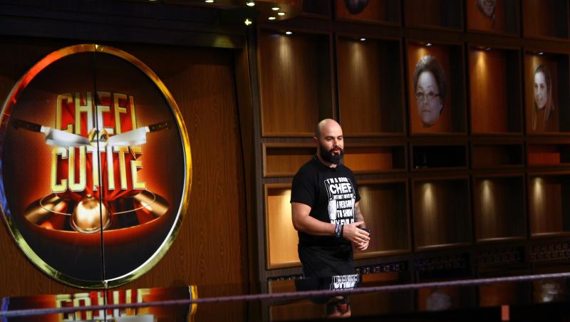 „Schimbă-l cu unul frumos, pirticaliu” Florian i-a captivat pe cei trei chefi cu mesajul de pe tricoul său!