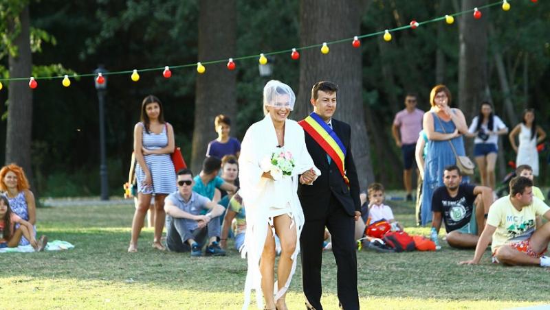 CE APARIȚIE!!! Gina Pistol îl surprinde pe chef Scărlătescu în rochie de mireasă: ,,Vrem să fim o familie fericită!”