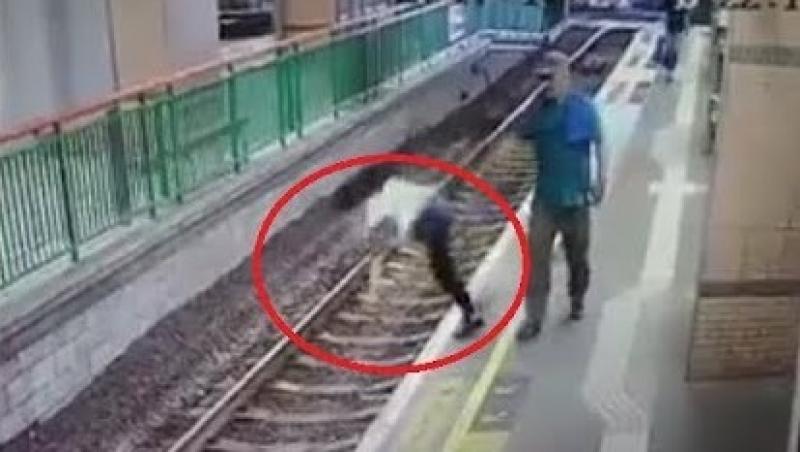 Incident şocant la metroul din Hong Kong! O femeie de 59 de ani a fost împinsă pe şinele de tren (VIDEO)