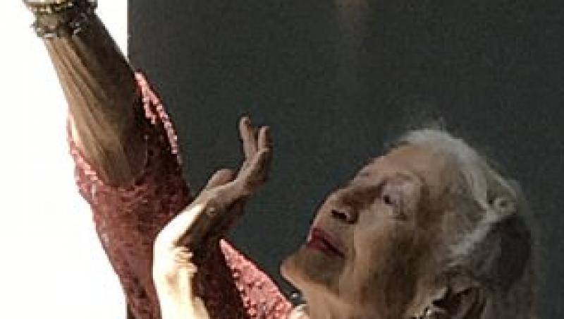 În curând, va împlini 103 ani și are o singură dorință: să își sărbătorească ziua de naștere pe scenă... prin dans! Ea va fi personajul principal din spectacol