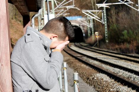 Gest șocant! O adolescentă şi-a împins iubitul din tren, după o ceartă aprinsă
