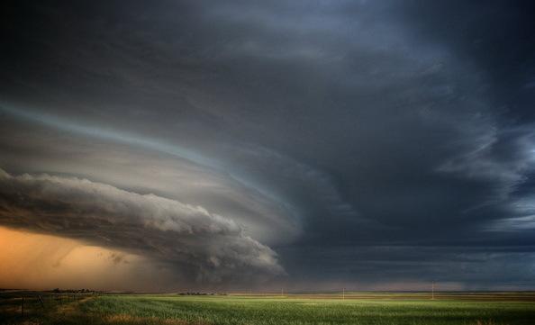Ce ne așteaptă?! O furtună-fulger a aruncat Rom&acirc;nia &icirc;n haos. Meteorologii spun că este doar &icirc;nceputul!