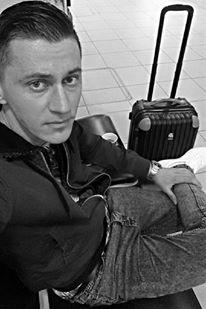 Care e diferența dintre rom&acirc;ni și englezi? Un rom&acirc;n din Anglia a fost concediat, după ce i-a răspuns șefului la &icirc;ntrebare: "A z&acirc;mbit și a părut să aprobe ce am zis"