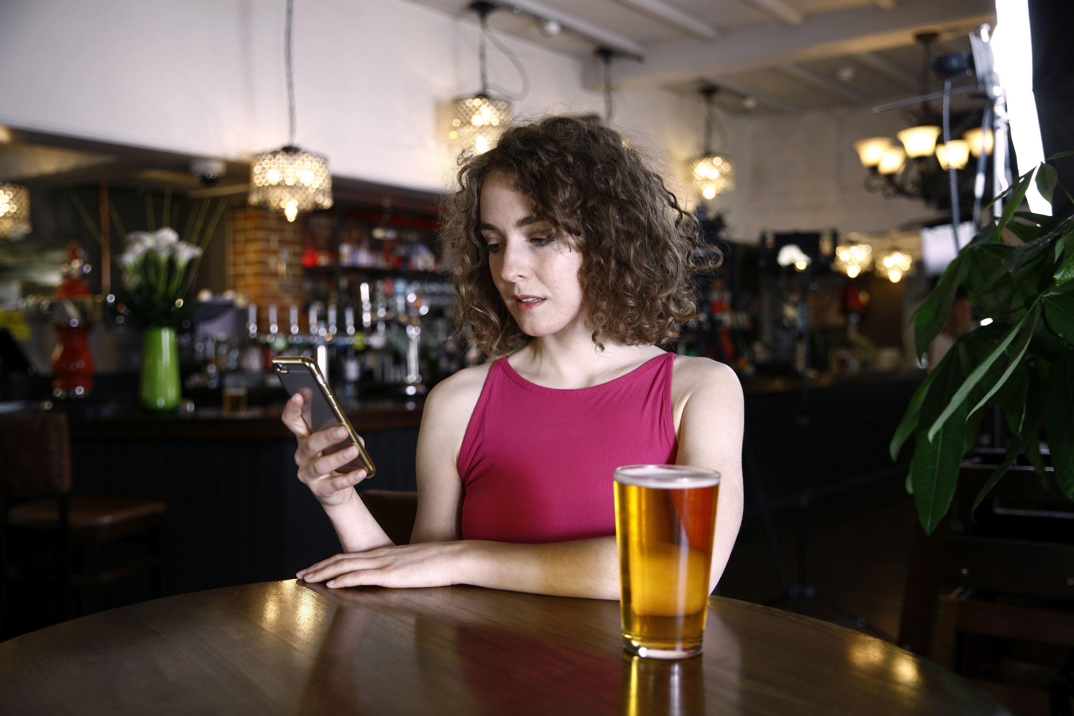 Ai auzit de drunkorexie? Poți suferi și tu de această afecțiune fără să ai habar