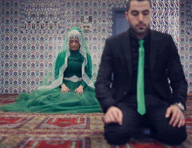 Obiceiul care &icirc;ncă şochează! Ce se &icirc;nt&acirc;mplă &icirc;n noaptea nunţii la musulmani: "Se &icirc;nfige un cuţit..."