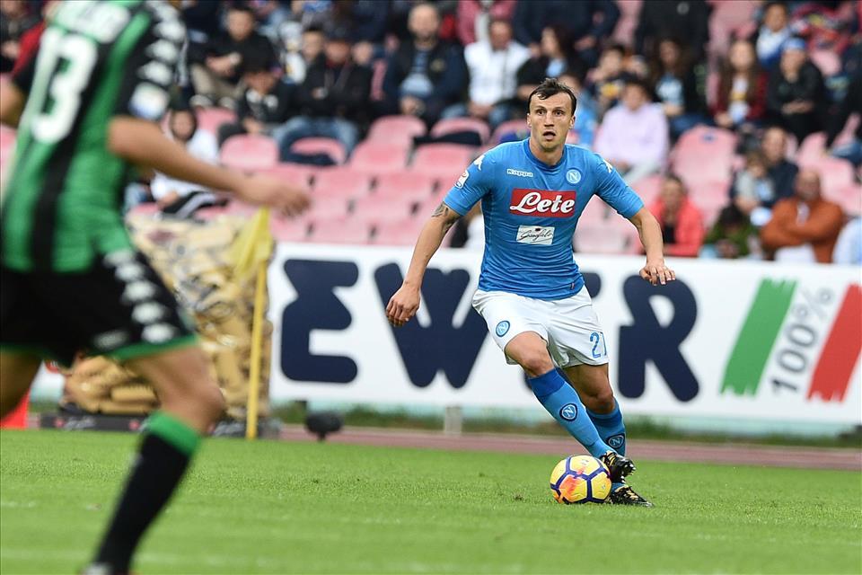Vlad Chiricheș, pus la zid de fanii lui Napoli după meciul cu Sassuolo: &rdquo;Nu ar fi bun nici măcar &icirc;n Serie B!&rdquo;