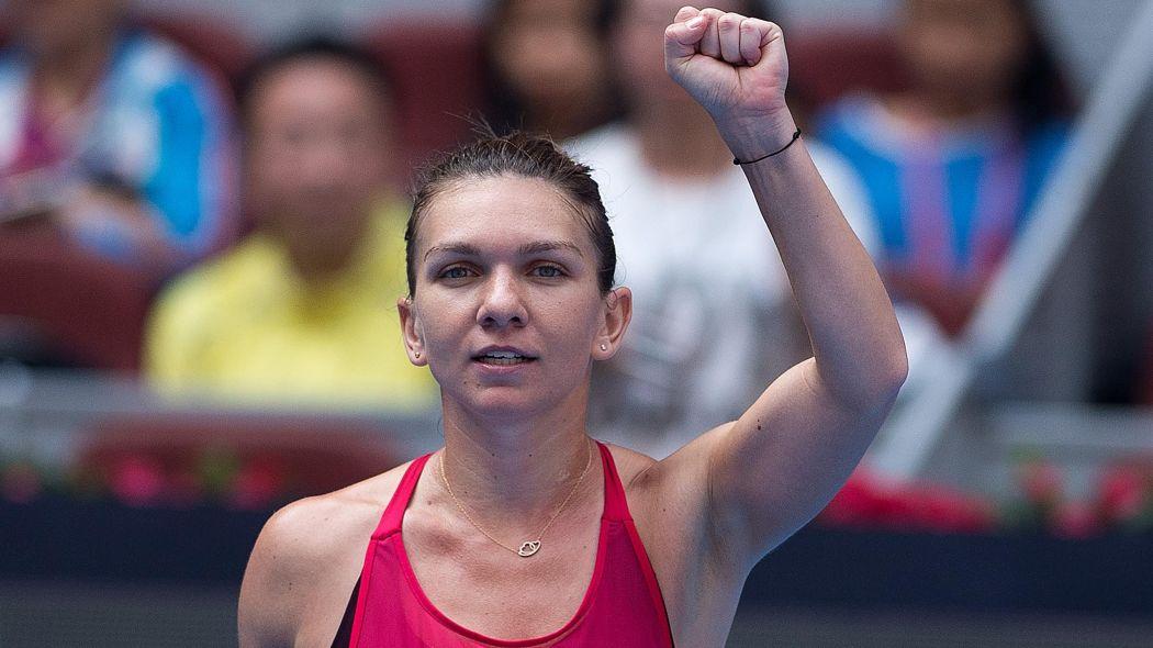 Halep a revenit &icirc;n țară și a anunțat cine o va antrena &icirc;n sezonul 2018. Ce spune liderul WTA de mesajele de felicitare primite de la Federer