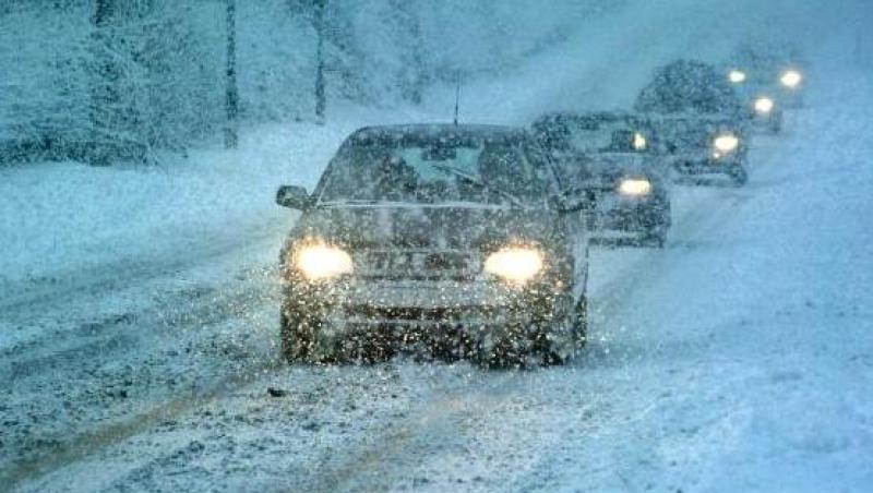 Teroarea albă a început! La munte iarna și-a intrat deja în drepturi și șoferii coduc în condiții grele!