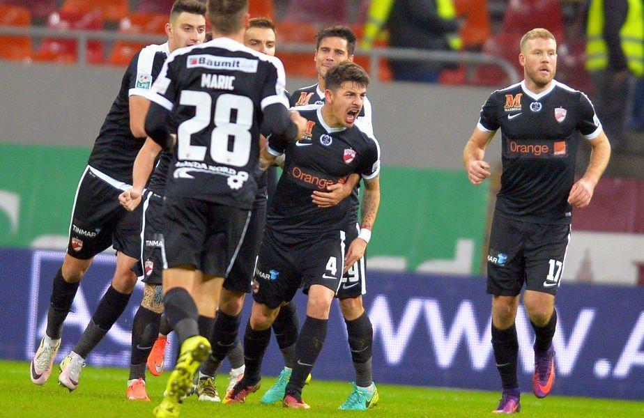 &rdquo;Beția alb-roșie&rdquo; s-a &icirc;nt&acirc;mplat! Șeful lui Dinamo i-a dat &icirc;n vileag pe jucătorii lui Miriuță! Cinci titulari, OUT din lotul c&acirc;inilor!