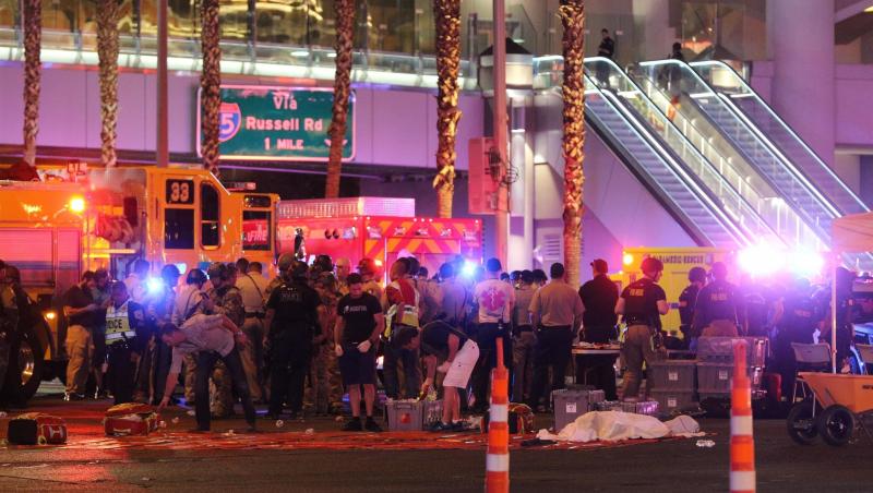 Dovada clară că încă nu suntem pierduţi... Povestea emoţionantă din spatele fotografiei-simbol al atacului din Las Vegas:
