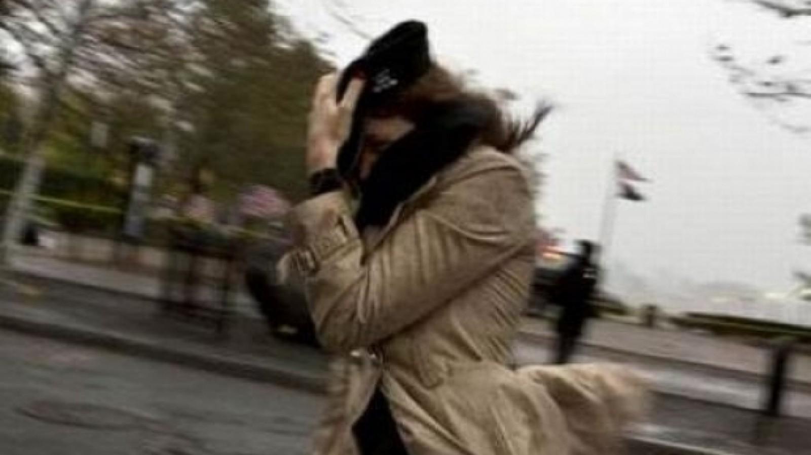 Avertizare de ultimă oră de la METEO! V&acirc;nt puternic &icirc;n aproape toată ţara, &icirc;ncep&acirc;nd de joi după-amiază