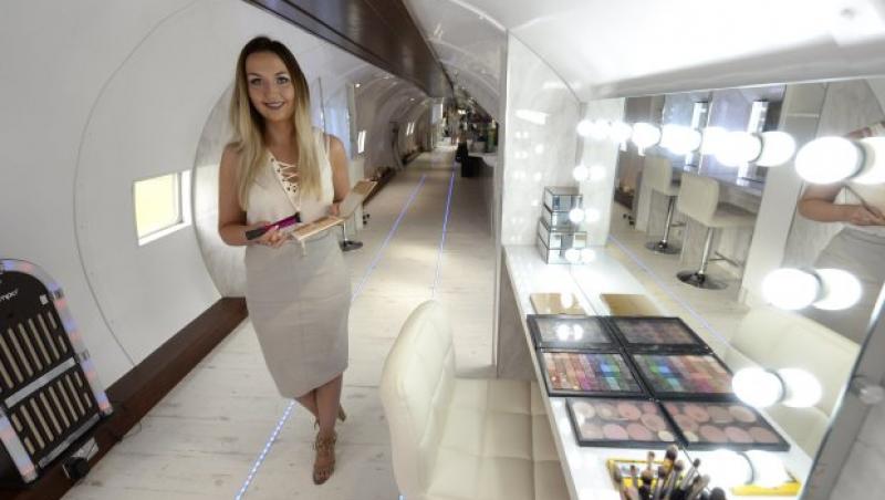 La 25 de ani, o tânără a dat lovitura cu o super afacere! Cum arată avionul vechi transformat într-un salon de înfrumuseţare!
