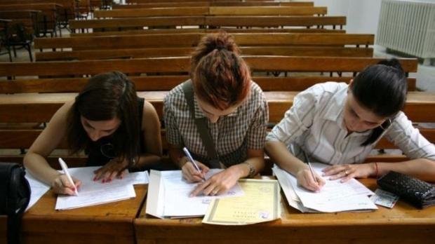 Liviu Pop a trecut de la manualele de sport la diplomele de licență! Ministerul Educaţiei vrea să desfiinţeze trei universităţi din țară