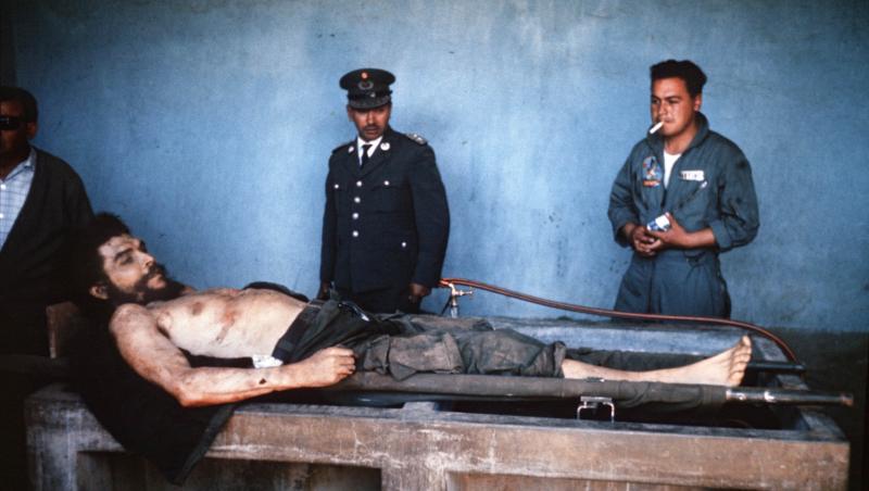 50 de ani de la uciderea unui mit: CHE GUEVARA. ”Comandante, a sosit clipa, îmi pare rău! Și mort, ne privea în ochi. Pe-ai lui nu-i puteam închide!” ”Fidel m-a belit, nu?”