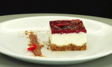 Cheesecake strawberry jelly, un desert gustos și aspectuos