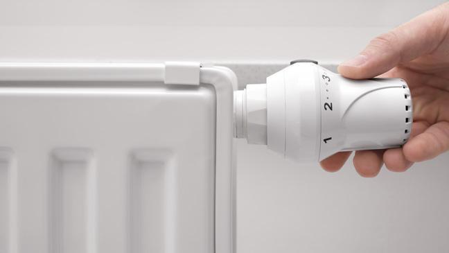 Cu ce ne &icirc;ncălzim la iarnă! Rom&acirc;nii caută soluţii pentru a nu face frigul &icirc;n case!