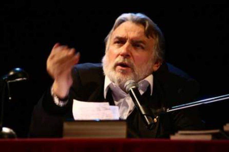 Fiul lui Adrian Păunescu va re&icirc;nvia simbolul generaţiei &icirc;n blugi! Cenaclul Flacăra se &icirc;ntoarce pe scenă