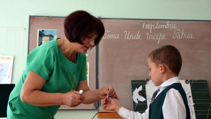 O veste excelentă pentru cadrele didactice! Profesorii vor primi peste cinci ani banii c&acirc;știgaţi &icirc;n instanţă