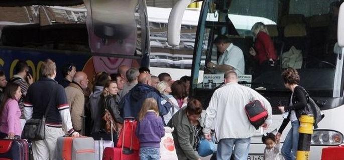 Noul Cod Fiscal obligă rom&acirc;nii plecaţi la muncă &icirc;n străinătate să plătească o TAXĂ LUNARĂ