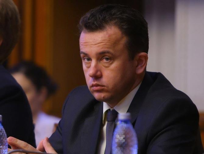 Ministrul Educaţie, Liviu Pop, anunță schimbări &icirc;n &icirc;nvățăm&acirc;nt: &rdquo;Facem evaluarea programelor școlare pe baza unor chestionare!&rdquo; Elevii, profesorii și părinții vor răspunde!